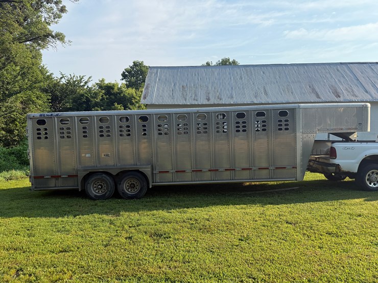 2010-wilson-livestock-trailer-image-6