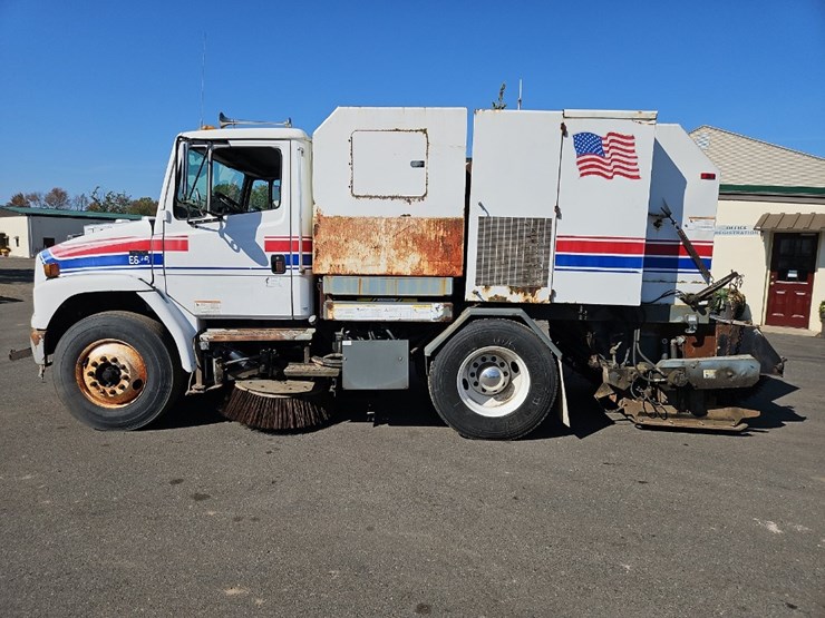 2003-freightliner-fl70-image-2