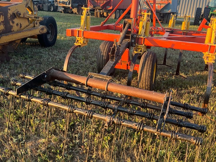 54’-bourgault-chisel,-12”-space,-heavy-harrows,-note:-hitch-slightly-bent-in-one-spot,-doesn’t-affect-performance-of-machine-as-hitch-is-floating.-image-47
