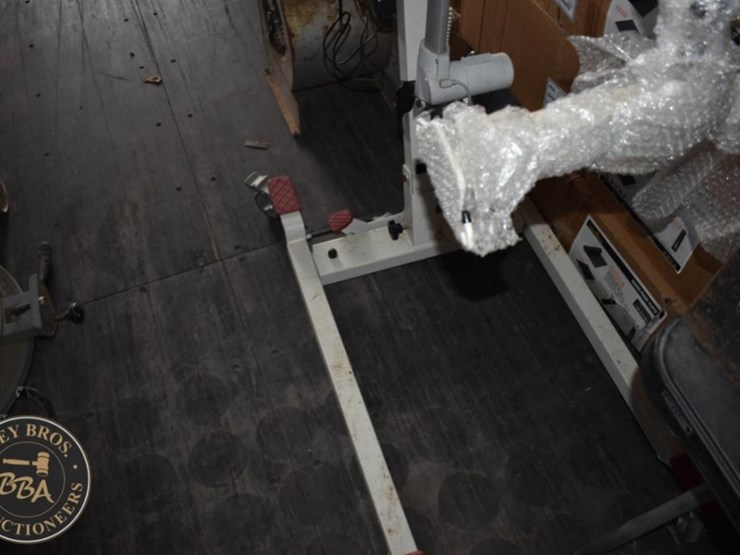 patient-lift-with-hydraulic-mechanism-image-3