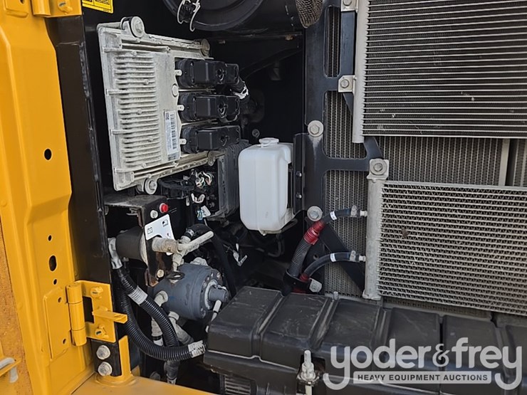 2022-deere-130g-image-39
