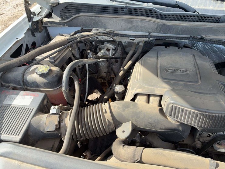 2015-chevy-silverado-3500hd-image-32