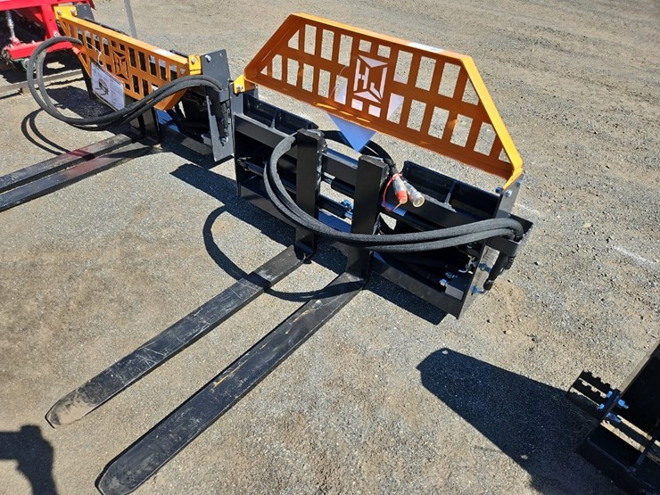 landhonor-42"-hyd-positioning-forks-image-1