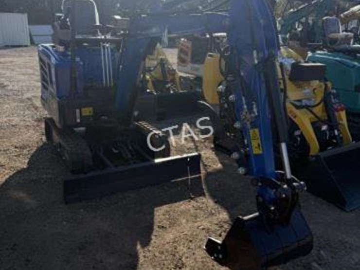 #66-•-mini-excavator--kubota-diesel-w/-expandable-tracks-image-2