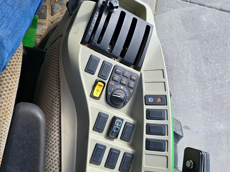 john-deere-4044r-image-73