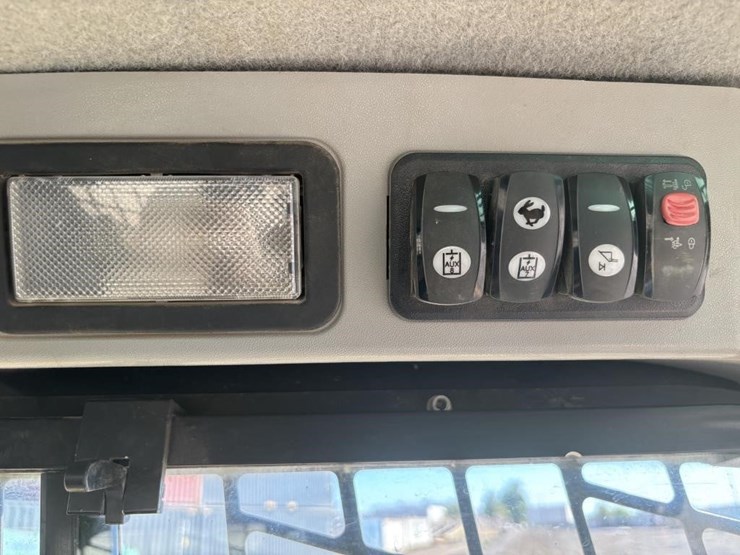 2016-caterpillar-299d2-xhp-image-30