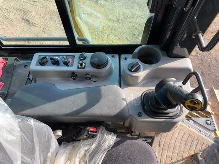 2023-komatsu-d39ex-24-image-35