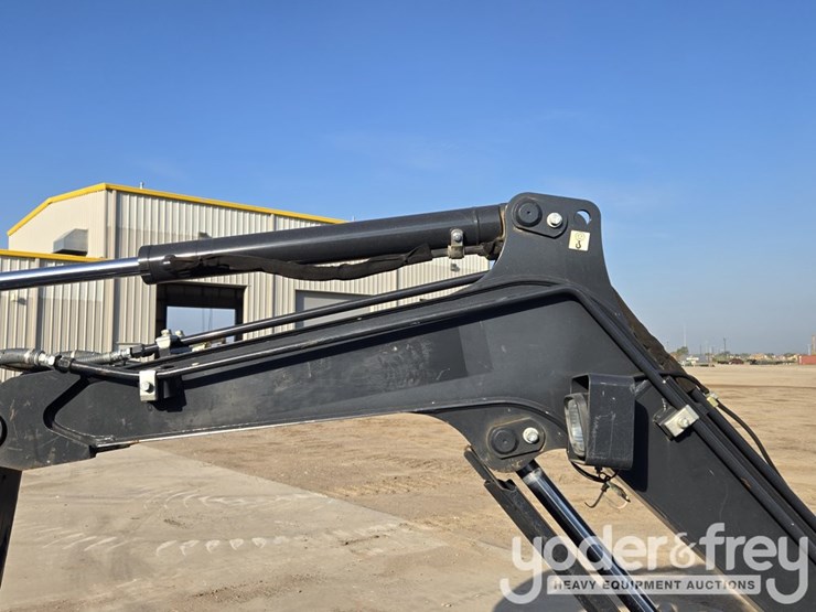 2022-deere-26g-image-28