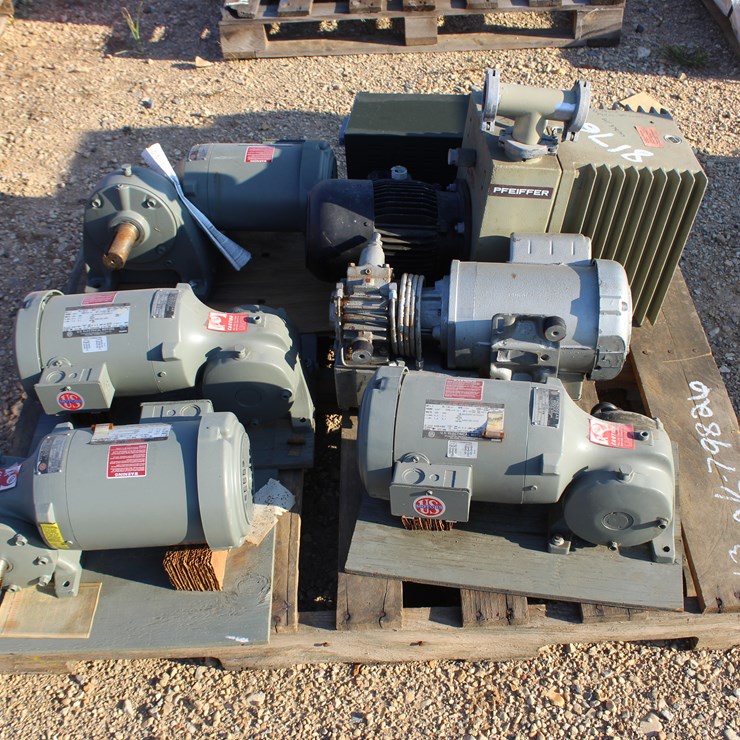 #8176 • PALLET OF ELECTRIC MOTORS