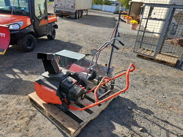 ariens-snow-thrower,-image-2