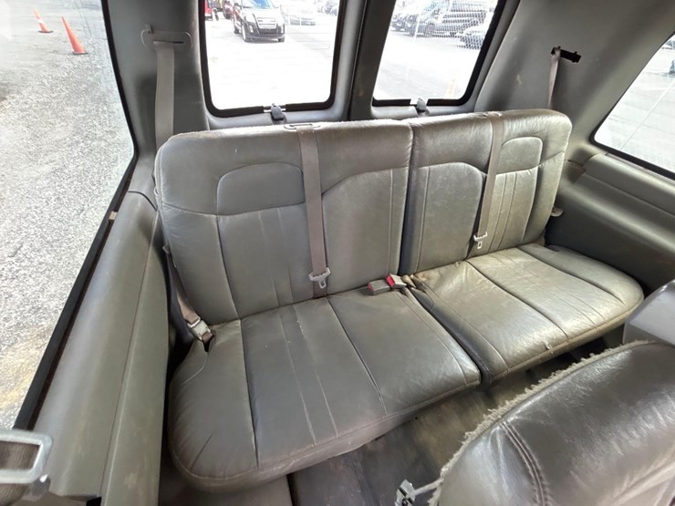 2011-gmc-savana-van-image-13