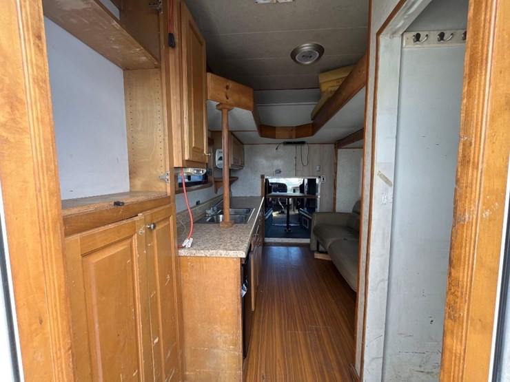 2001-peterbilt-387-image-10