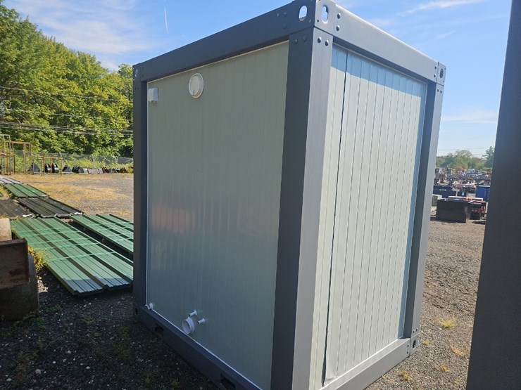 portable-restroom-image-3