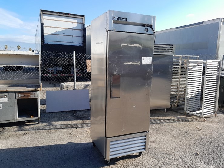 lot#-635-true-manufacturing-co.-refrigerator-image-1