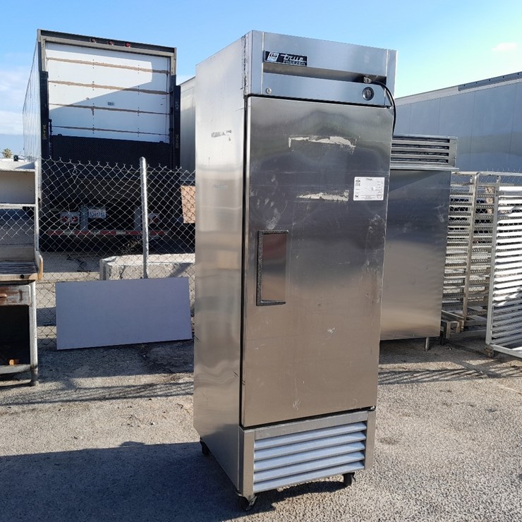 LOT#-635-TRUE MANUFACTURING CO. REFRIGERATOR
