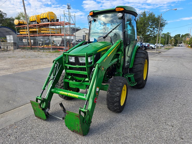 john-deere-4044r-image-1