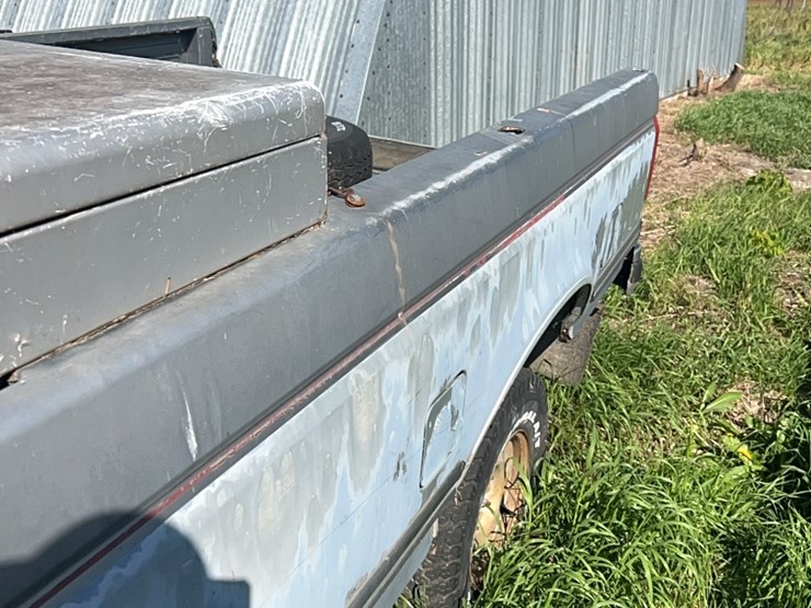 1987-ford-xlt-half-ton-lariat-four-wheel-drive-pick-up,-six-cylinder-gas,-lockouts,-believed-to-run,-didn’t-try-starting-it-image-12