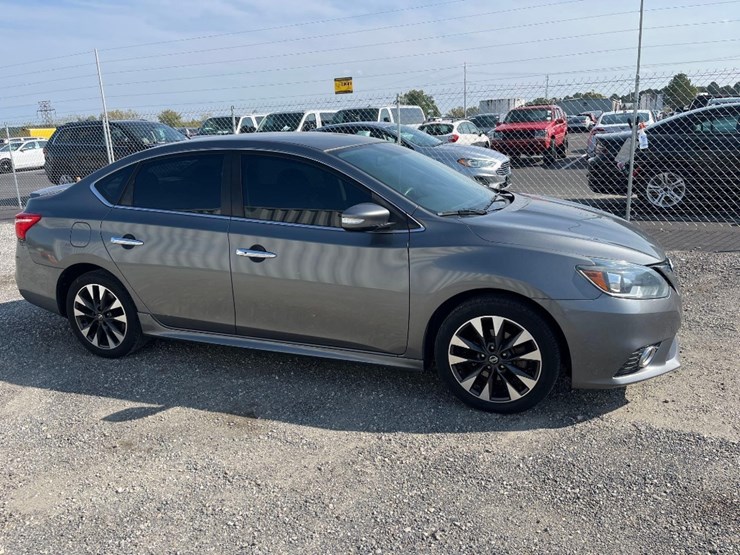 2017-nissan-sentra-sr-sedan-image-4