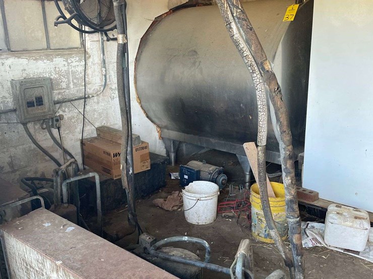 mueller-2000-gallon-milk-tank-image-17