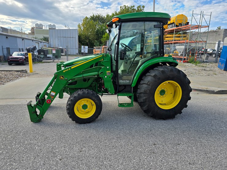 john-deere-4044r-image-6