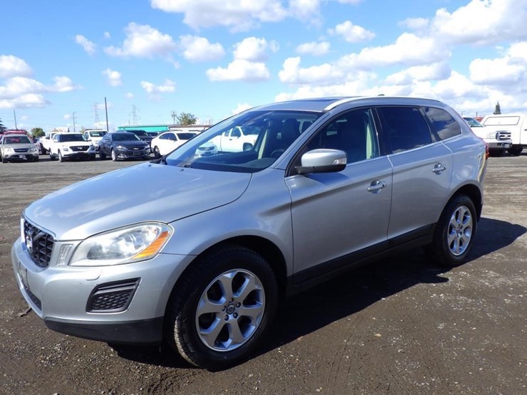 2013-volvo-xc60-image-1