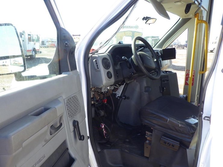 2017-ford-e450-image-6