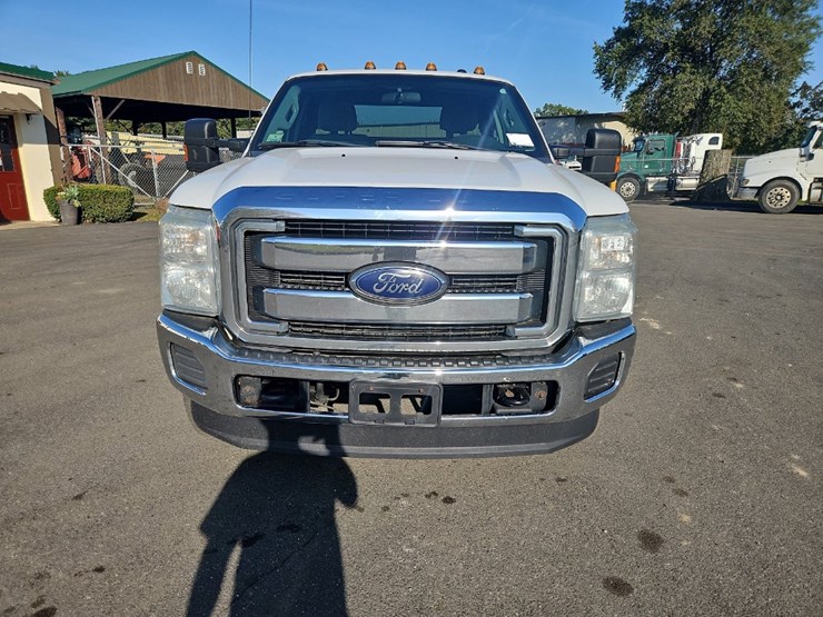 2015-ford-f350-xlt-image-8