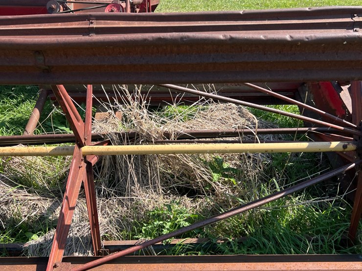400-versatile-swather,-been-sitting,-not-running-image-11