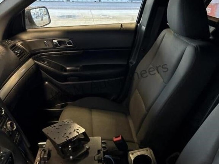 2017-ford-explorer-image-22