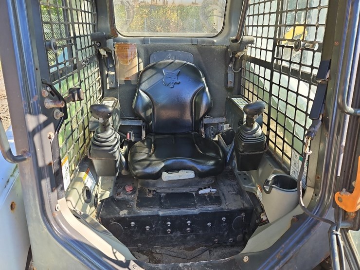 2011-bobcat-t770-image-17