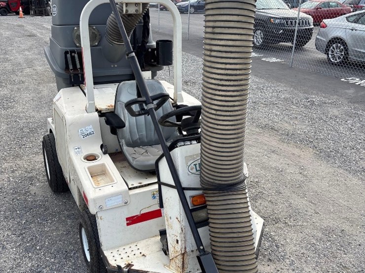 tenant-4300-vacuum-machine-image-11