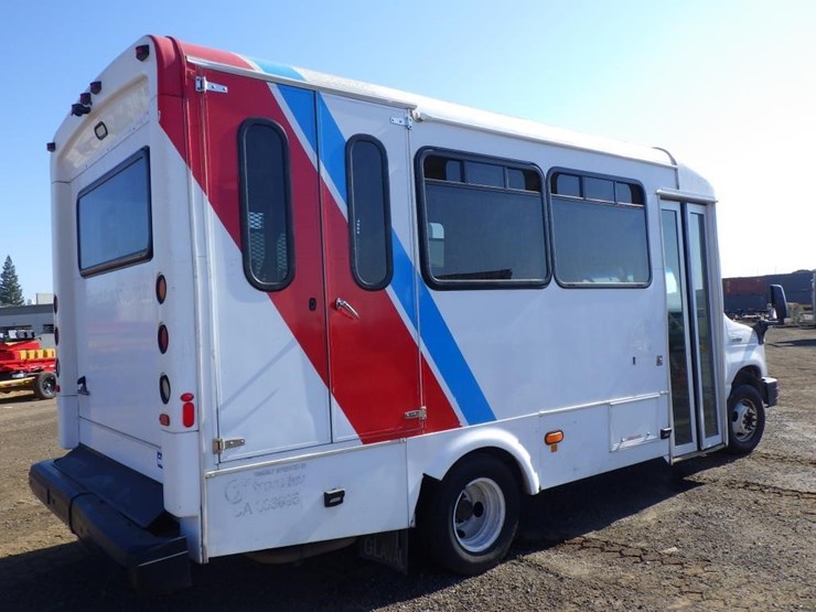 2017-ford-e450-image-4