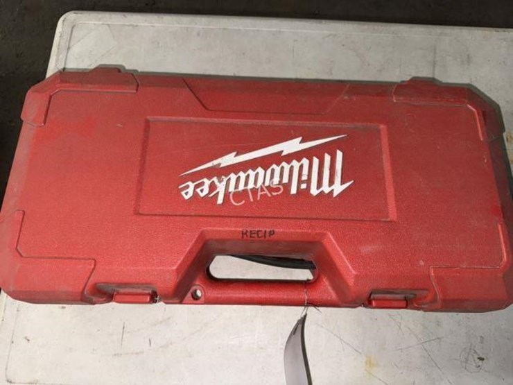 #28-•-milwaukee-reciprocating-saw-w/-case-image-2