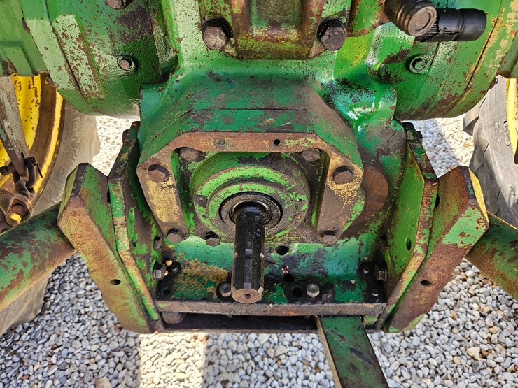john-deere-3040-image-57