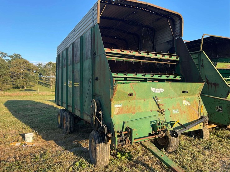 badger-tandem-axle-silage-wagon-image-1