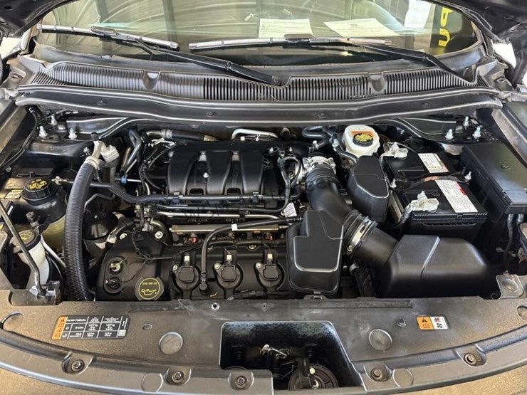 2017-ford-explorer-image-12