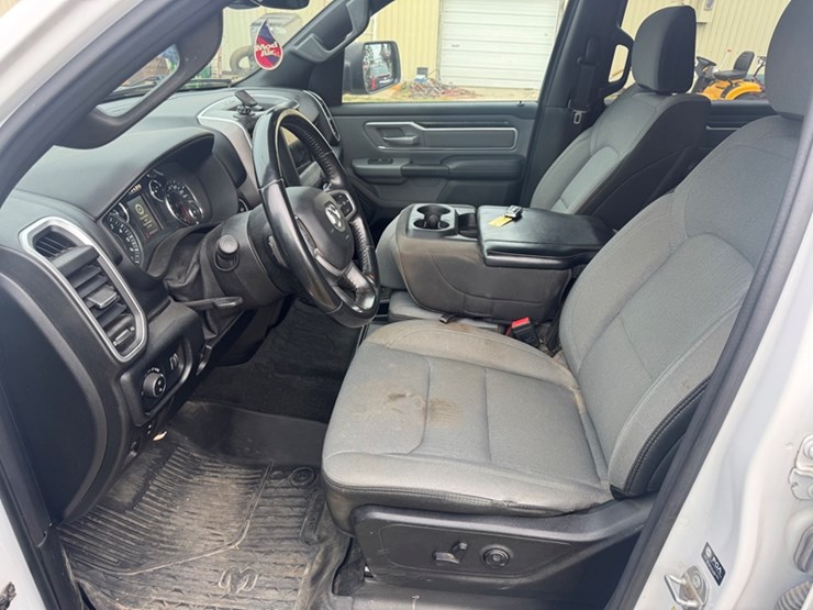 2021-ram-1500-big-horn-image-6