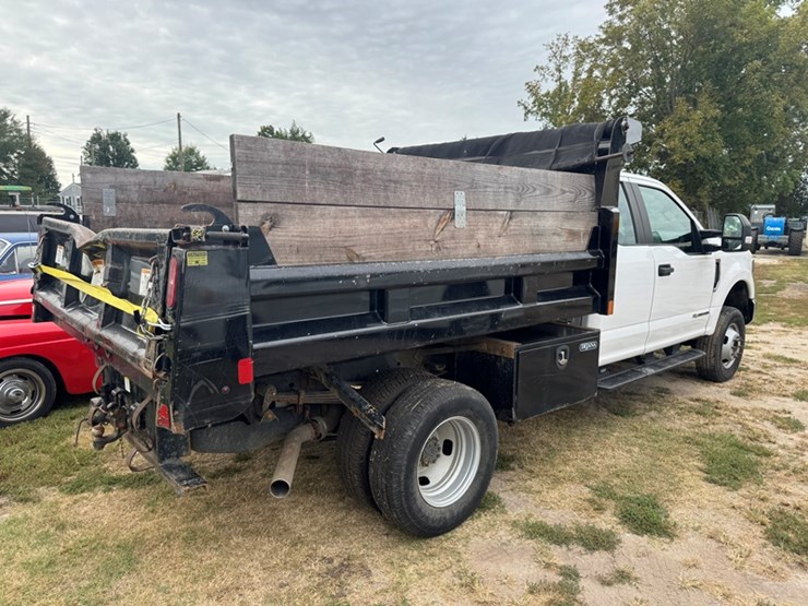 2021-ford-f350-xl-image-4