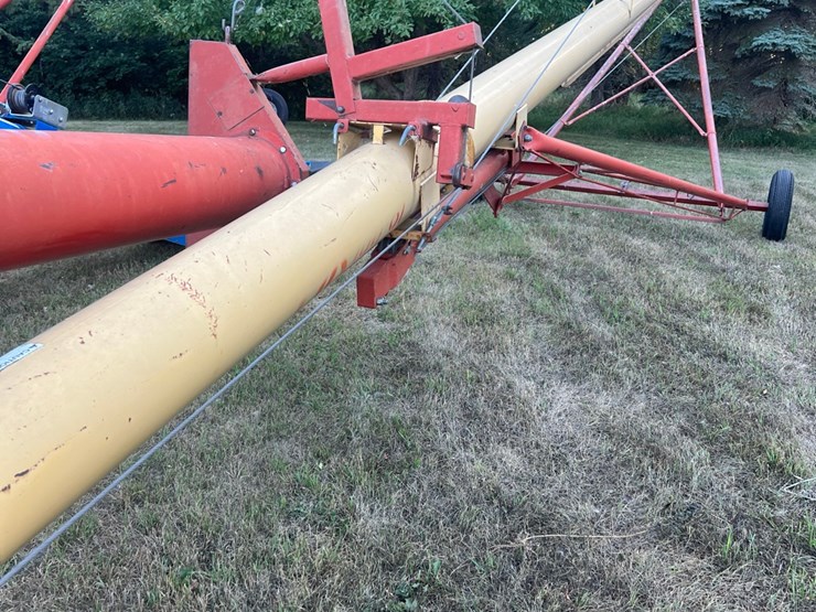 10-x-61-westfield-auger-with-mechanical-swing--hopper-image-3
