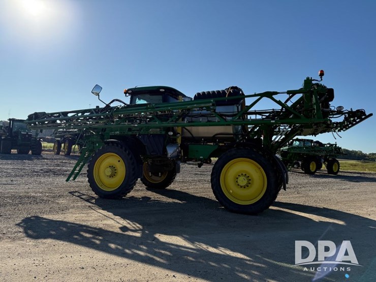 2021-john-deere-r4044-image-22