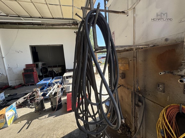 lot-of-air-hoses-lot-of-air-hoses-image-1