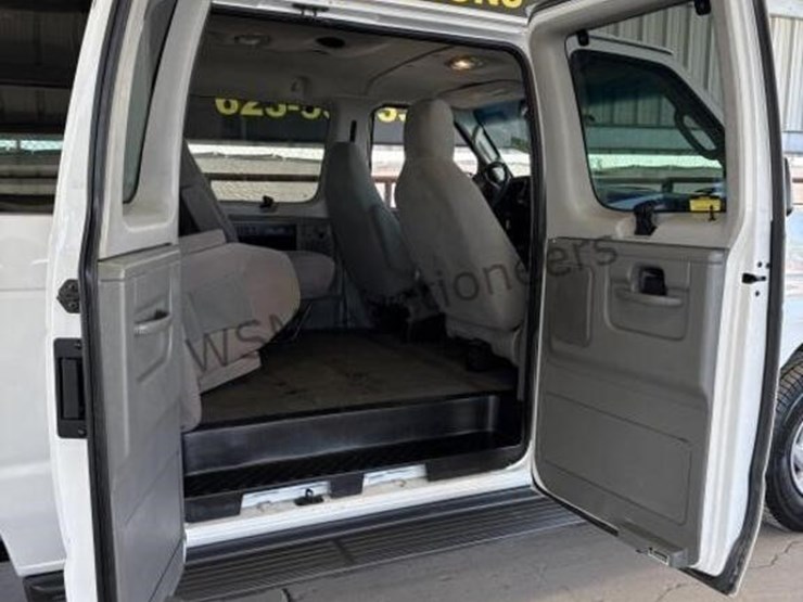 2008-ford-e350-image-11