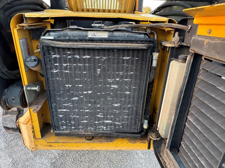 new-holland-c185-image-26