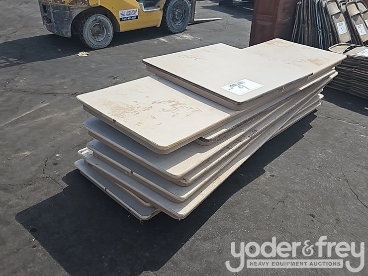 folding-tables-(10-of)-image-2