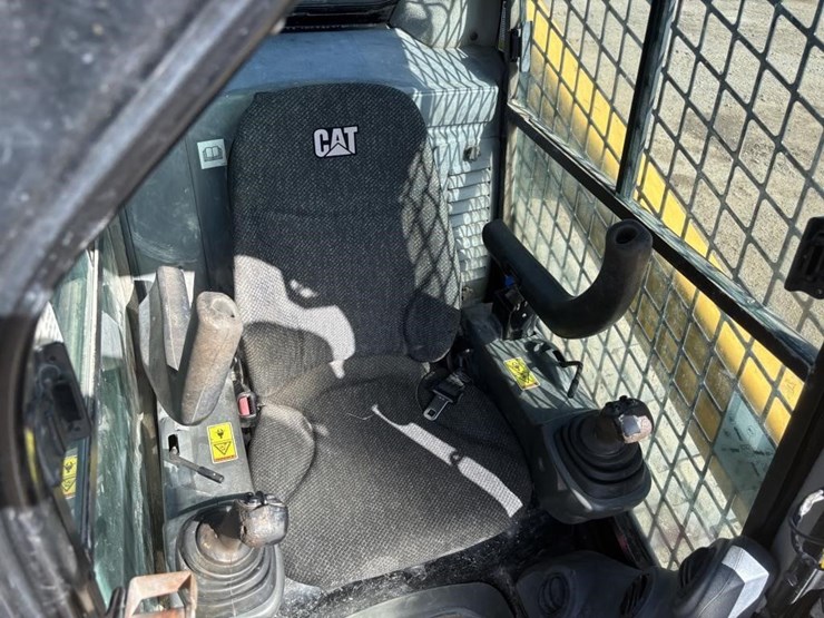 2016-caterpillar-299d2-xhp-image-19