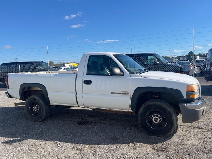 2005-gmc-sierra-pickup-truck-image-4