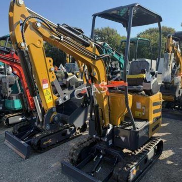 #71 • Mini Excavator - Gas - Model: MX12RX