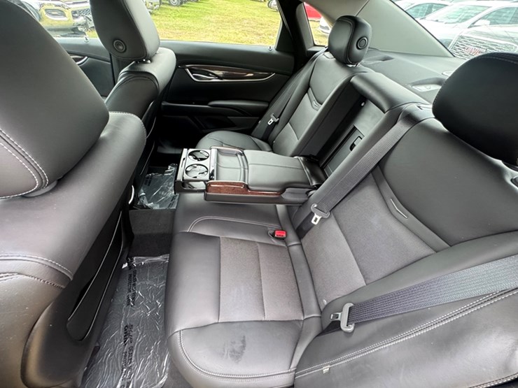 2016-cadillac-xt5-luxury-image-13
