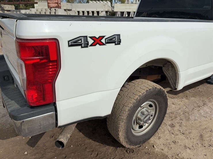 2021-ford-f250-image-15
