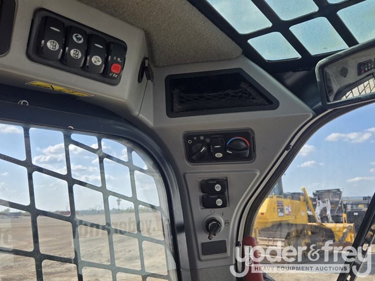 2016-caterpillar-232d-image-39